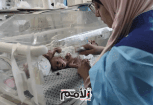 غارديان: مئات الرضع يواجهون الموت لنقص الحليب في غزة