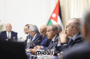 الحكومة: أكثر من 1000 قرار في عام