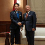 الملك يلتقي وزير الدفاع الياباني شينجيرو كويزومي في طوكيو