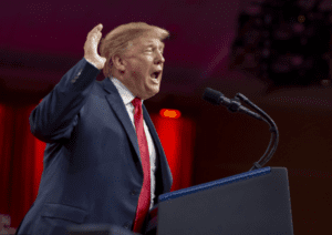 (خطة لاغتيال خامنئي ونجله).. أكسيوس: كيف يمكن للإيرانيين منع الهجوم الأميركي؟