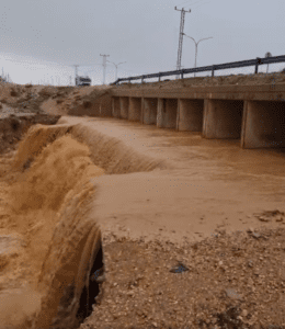 الأشغال تتعامل مع 46 بلاغًا رئيسًا خلال المنخفض