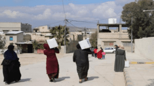 “الخيرية الهاشمية” توزع طروداً غذائية على اللاجئين الفلسطينيين