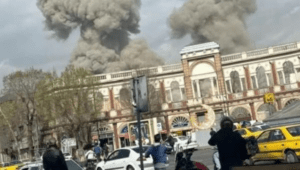 بدأت الحرب .. غارات إسرائيلية أميركية على إيران وانفجارات وسط طهران