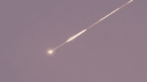 إطلاق صواريخ إيرانية باتجاه إسرائيل .. ودوي انفجارات في حيفا والجليل