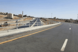 وزارة الأشغال: 1.4 مليون دينار لإنارة طريق ممر عمان التنموي