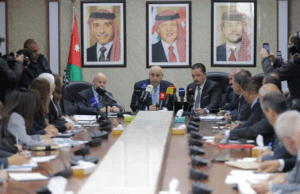 مطالبة نسائية بتخفيض عدد الاشتراكات للحصول للتقاعد المبكر