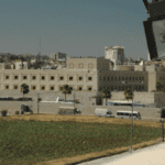 واشنطن تأمر بإجلاء موظفي سفارتها غير الأساسيين وعائلاتهم من الأردن