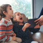 الحكومة: اتخاذ خطوات لحماية الأطفال من مخاطر اسخدام منصات التواصل