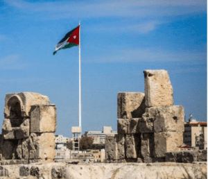 رفع العلم في محافظات المملكة كافة احتفالاً بيومه الوطني