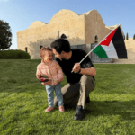 ولي العهد يحتفل بيوم العلم مع ابنته الأميرة إيمان