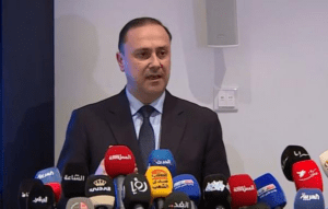 الحكومة: سلاسل التوريد تعمل والسلع متوفرة والمحروقات تتدفق للأردن