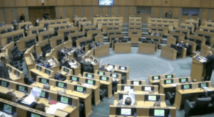 الأعيان يخفّض غرامة “شراء الكروكة” ويغلظ عقوبتها ويعيد القانون للنواب