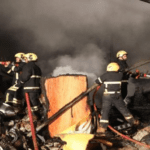 13 إصابة جراء حريق هنجر بهارات في إربد