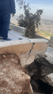 إخلاء عمارة في صافوط إثر فالق صخري وتحرك طبقات الأرض