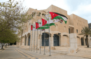 الأمانة تحذر الأردنيين من رسائل احتيالية حول مخالفات المواقف
