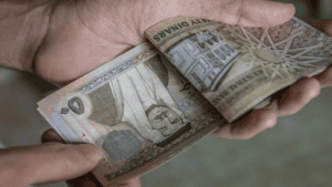 الحكومة تتعهد بدفع 50% من أجور العمالة الأردنية في مصانع “الروضة”