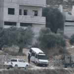 تصعيد الضفة .. اقتحامات واعتقالات ومستوطنون يحرقون مسجداً